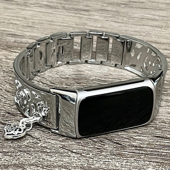 Silver Metal Band Fitbit Charge 5 Heart Medallion Charm Women Jewelry Bracelet - Picture 1 of 8